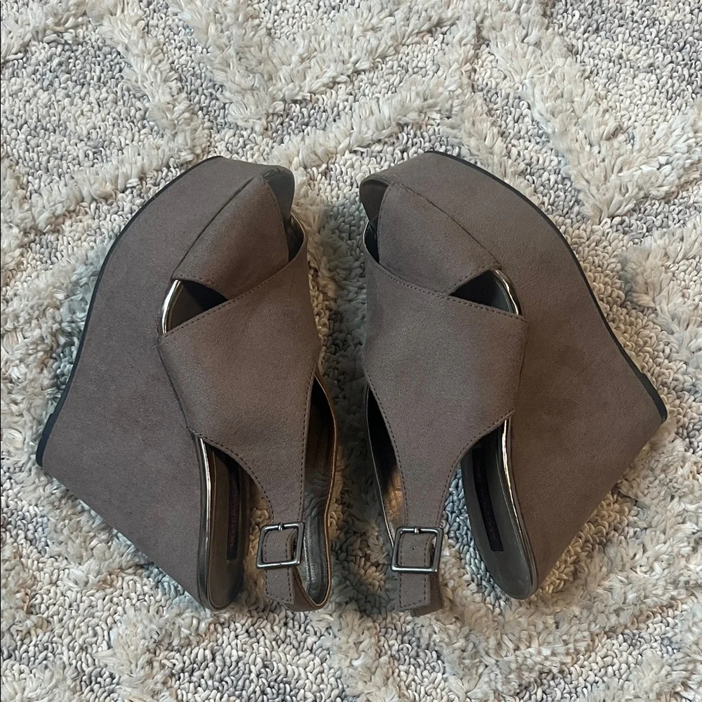 Material Girl Women's taupe Platform Sandals